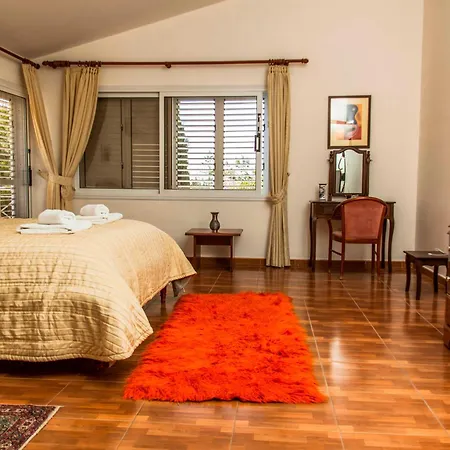 Villa 6 Bdr With Tennis Court *