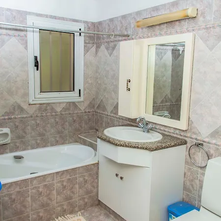 Villa 6 Bdr With Tennis Court Pafos