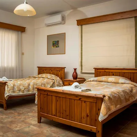 Willa 6 Bdr With Tennis Court