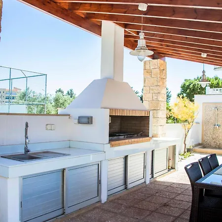 Willa 6 Bdr With Tennis Court *