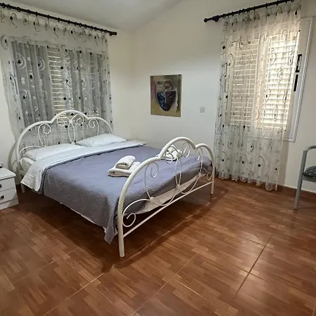 6 Bdr With Tennis Court