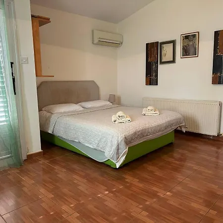 Villa 6 Bdr With Tennis Court *