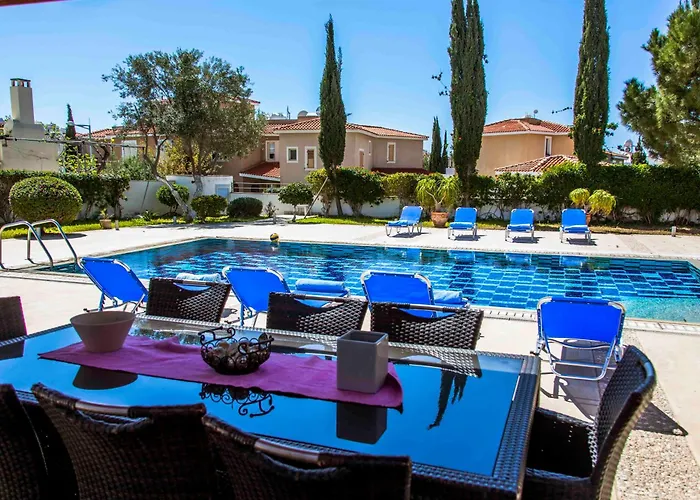 Vila 6 Bdr With Tennis Court *