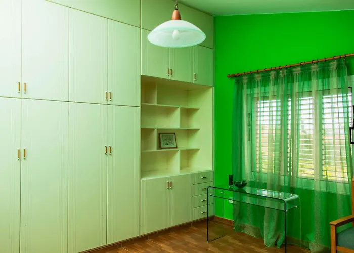 6 Bdr With Tennis Court