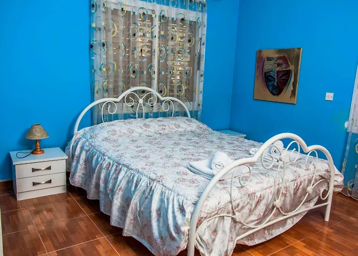 6 Bdr With Tennis Court Paphos