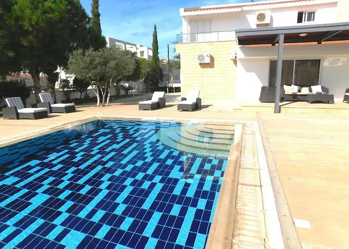 Vila 6 Bdr With Tennis Court Paphos