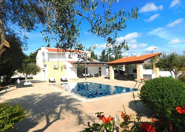 6 Bdr With Tennis Court Vila