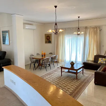 Вилла 6 Bdr With Tennis Court Пафос