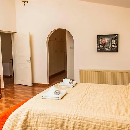 Вилла 6 Bdr With Tennis Court *