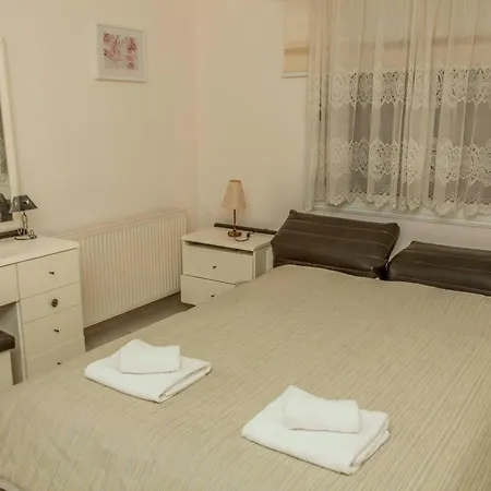 Вилла 6 Bdr With Tennis Court