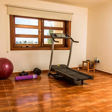 Вилла 6 Bdr With Tennis Court *