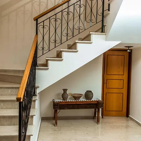 Вилла 6 Bdr With Tennis Court *