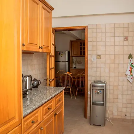 6 Bdr With Tennis Court