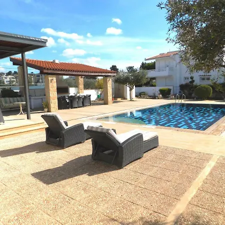 Вилла 6 Bdr With Tennis Court *