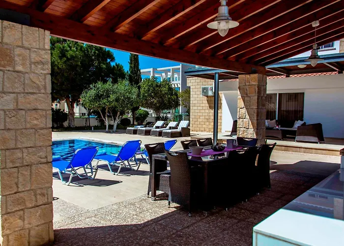 6 Bdr With Tennis Court