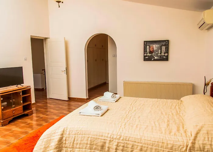 فيلة 6 Bdr With Tennis Court *