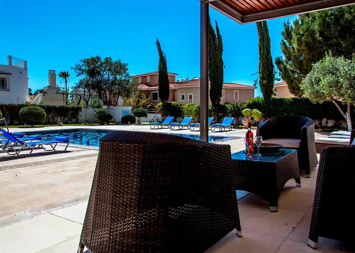 6 Bdr With Tennis Court