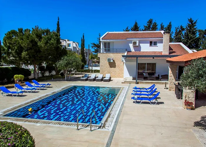 6 Bdr With Tennis Court