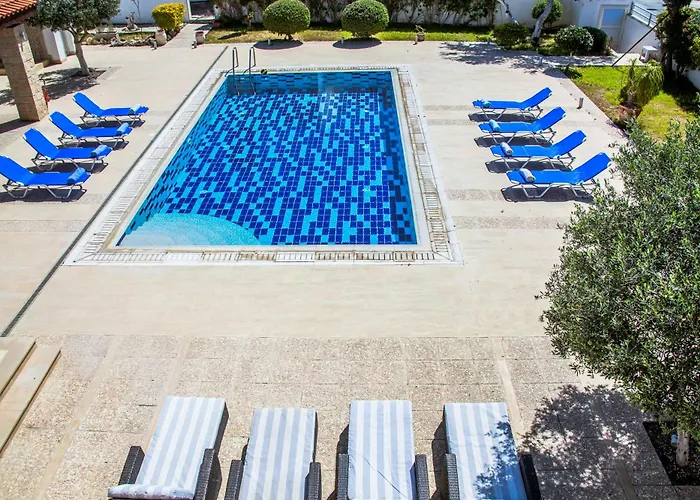 6 Bdr With Tennis Court بافوس