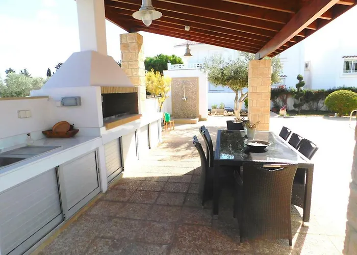 6 Bdr With Tennis Court *