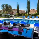 Villa 6 Bdr With Tennis Court *