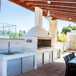 Villa 6 Bdr With Tennis Court *