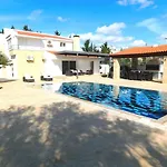 6 Bdr With Tennis Court Villa
