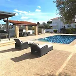 Villa 6 Bdr With Tennis Court *